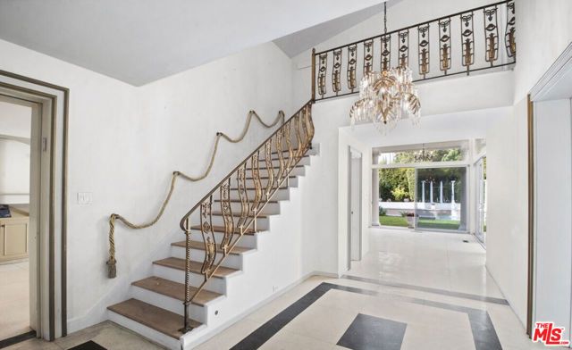 713 N Elm Drive, Beverly Hills, CA 90210