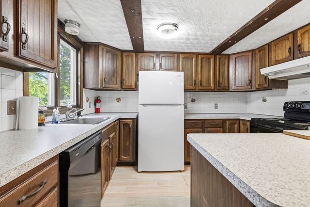 15 Anthony Rd, Yarmouth, MA 02673