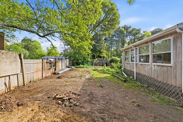 15 Anthony Rd, Yarmouth, MA 02673