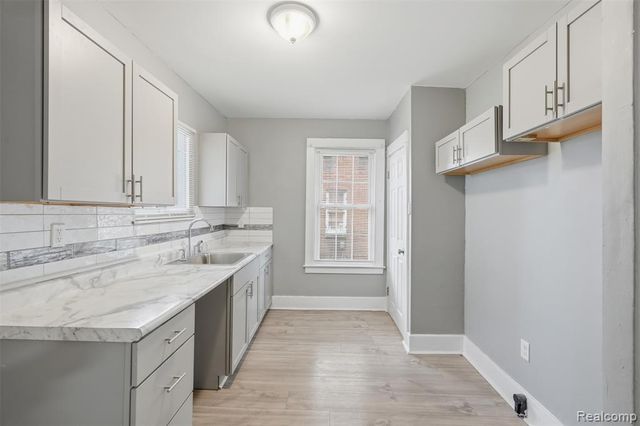 16614 Sunderland Road, Detroit, MI 48219