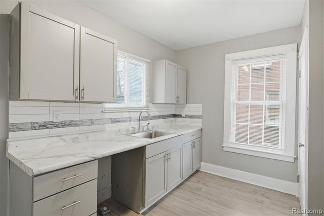 16614 Sunderland Road, Detroit, MI 48219