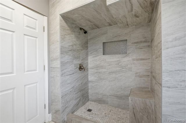 16614 Sunderland Road, Detroit, MI 48219