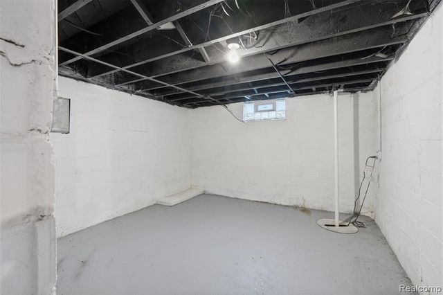 16614 Sunderland Road, Detroit, MI 48219