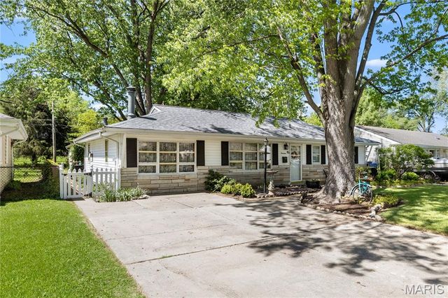 14 Elwood Court, Florissant, MO 63031