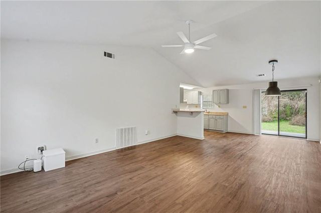 555 Cardell SE Circle, Mableton, GA 30126