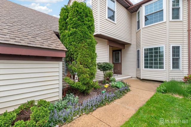 4-B James Polk Court, Monroe, NJ 08831