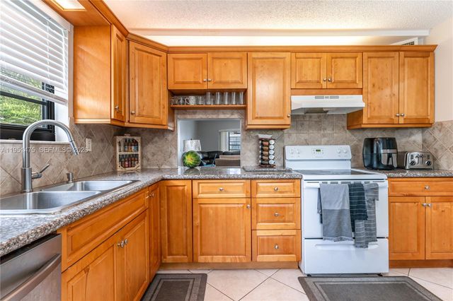 4960 E Sabal Palm Boulevard 301, Tamarac, FL 33319