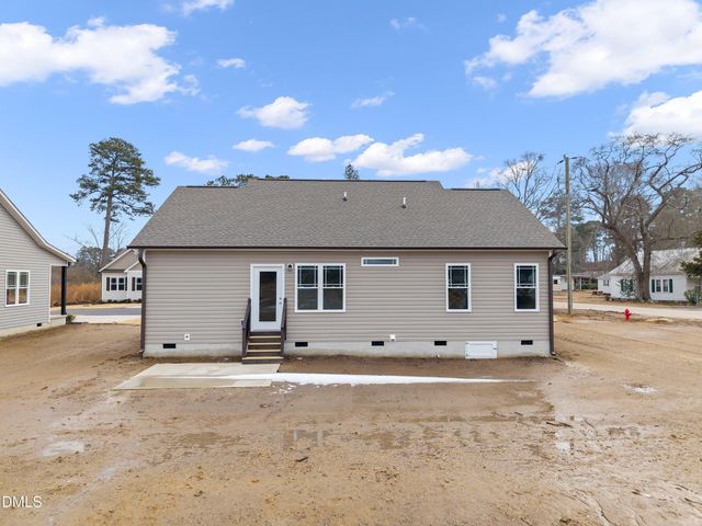 924 Micro Road W, Selma, NC 27576