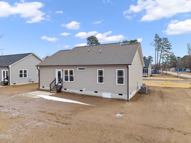 924 Micro Road W, Selma, NC 27576