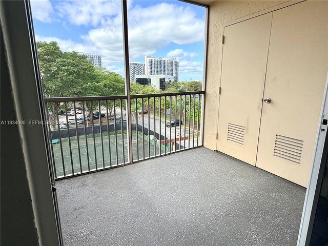 8255 Lake Dr 506, Doral, FL 33166