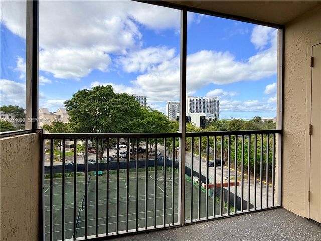 8255 Lake Dr 506, Doral, FL 33166