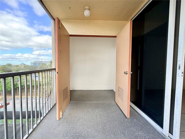 8255 Lake Dr 506, Doral, FL 33166