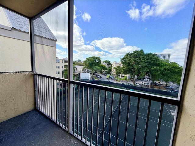 8255 Lake Dr 506, Doral, FL 33166