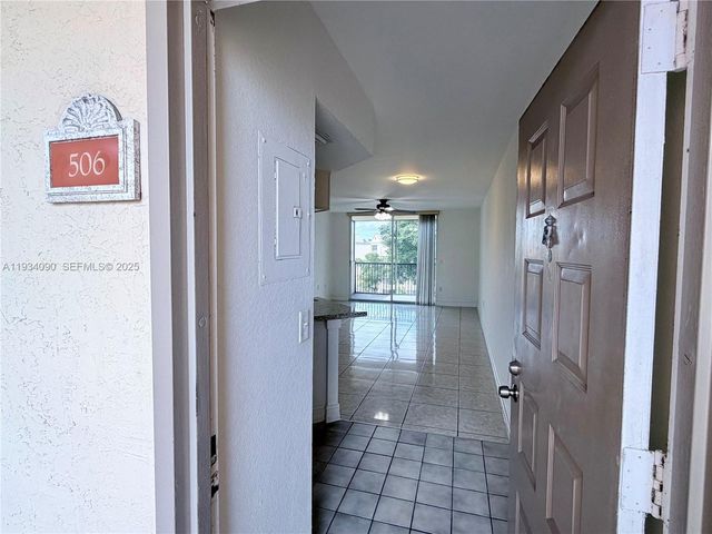 8255 Lake Dr 506, Doral, FL 33166