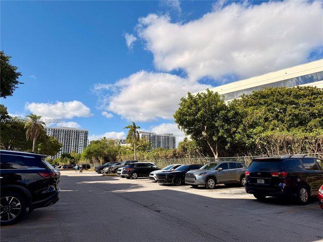 8255 Lake Dr 506, Doral, FL 33166