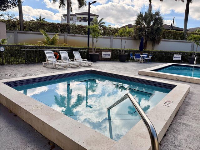 8255 Lake Dr 506, Doral, FL 33166