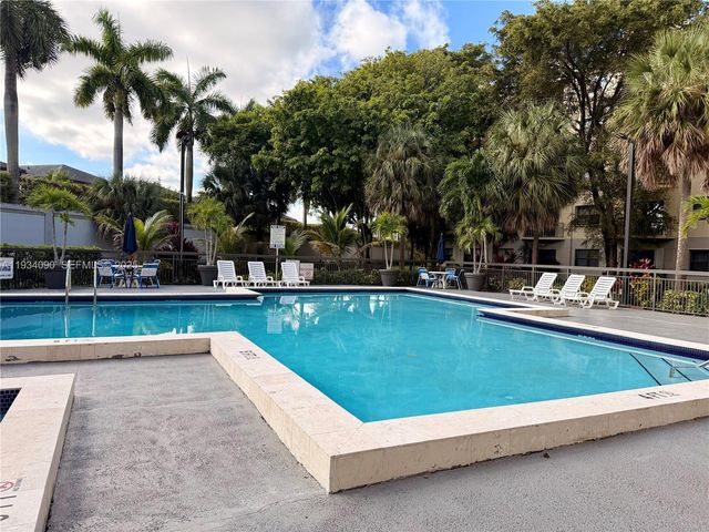 8255 Lake Dr 506, Doral, FL 33166