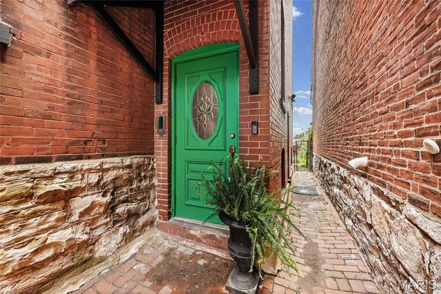 2432 McNair Avenue, St Louis, MO 63104