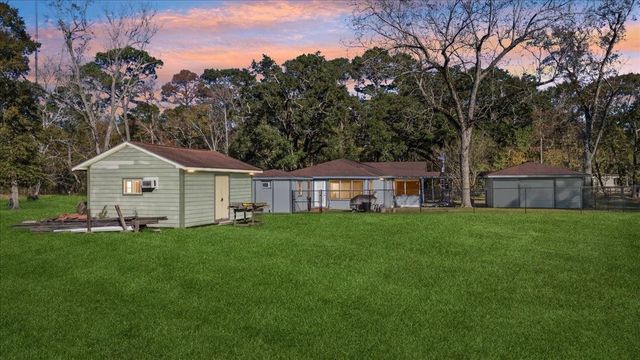 313 Roy Road, Wallisville, TX 77597