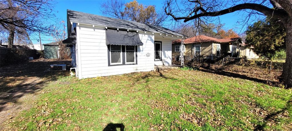 8112 Melrose Street E, White Settlement, TX 76108