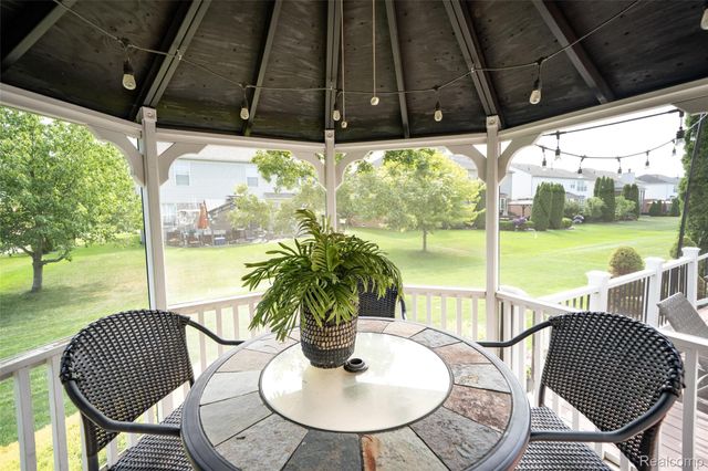 48806 Michaywe Drive, Macomb Township, MI 48044