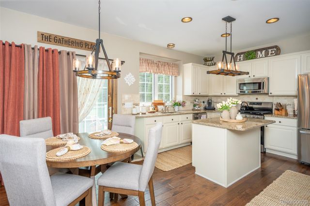 48806 Michaywe Drive, Macomb Township, MI 48044