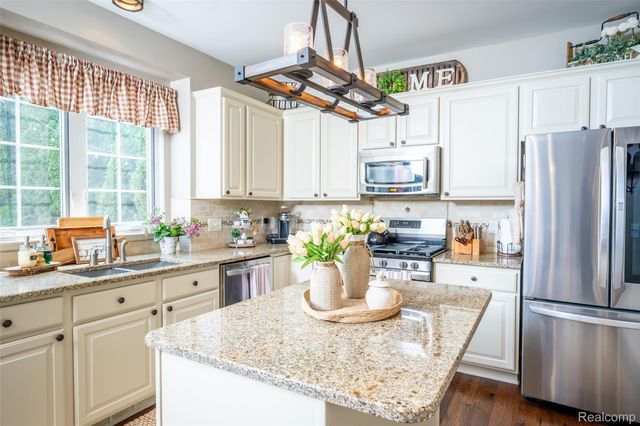48806 Michaywe Drive, Macomb Township, MI 48044