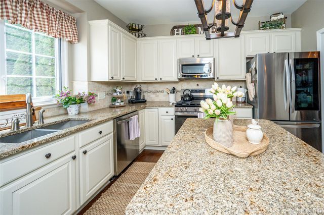 48806 Michaywe Drive, Macomb Township, MI 48044