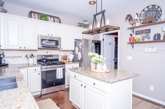 48806 Michaywe Drive, Macomb Township, MI 48044