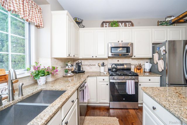 48806 Michaywe Drive, Macomb Township, MI 48044