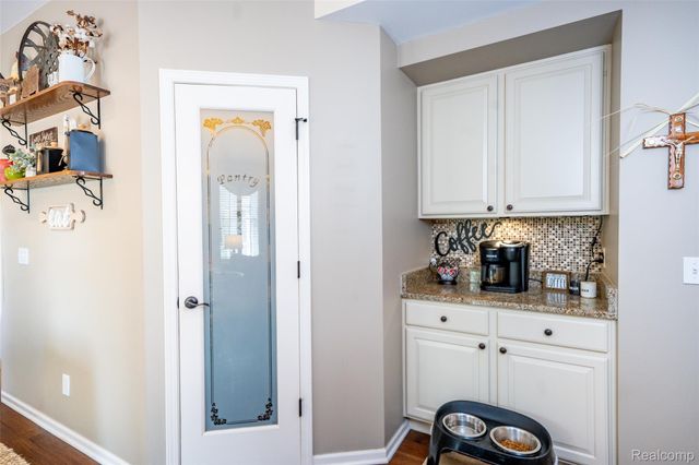 48806 Michaywe Drive, Macomb Township, MI 48044