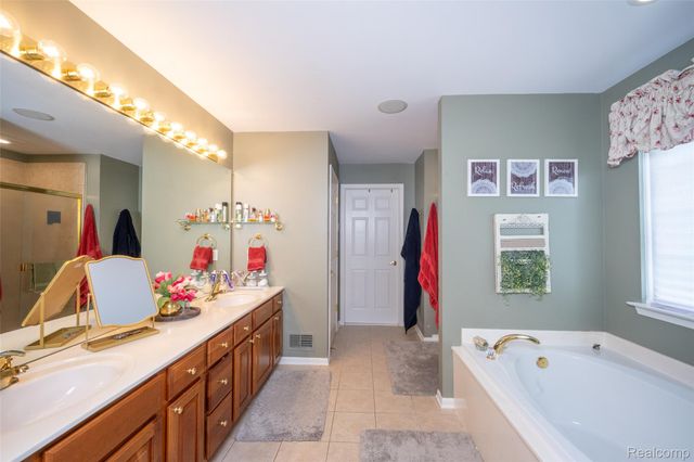 48806 Michaywe Drive, Macomb Township, MI 48044