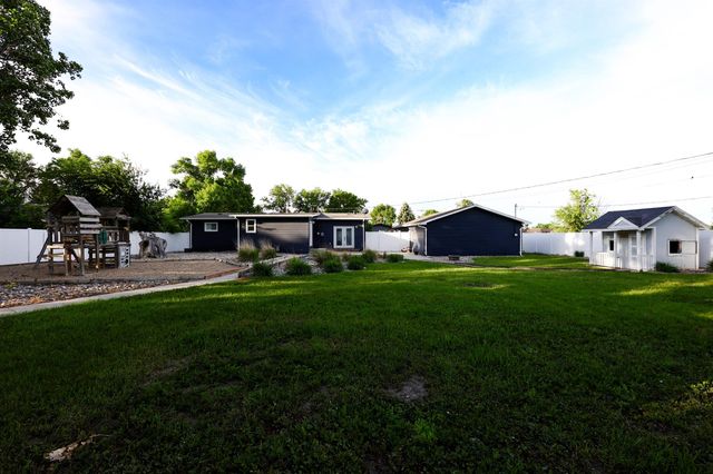 2504 & 2508 2nd Ave NW, Minot, ND 58703
