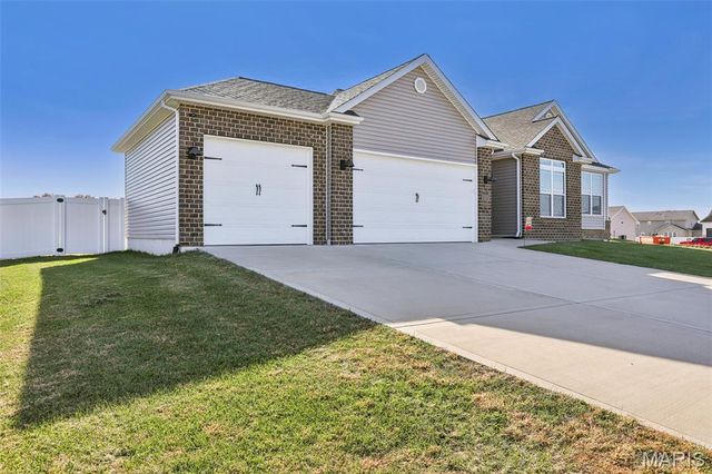 8446 Herrick Park Drive, Troy, IL 62294