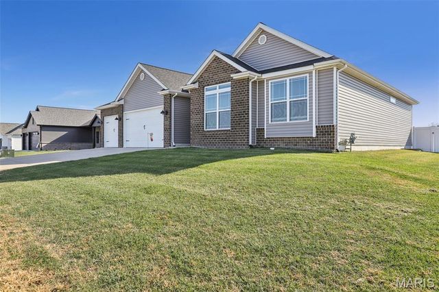 8446 Herrick Park Drive, Troy, IL 62294