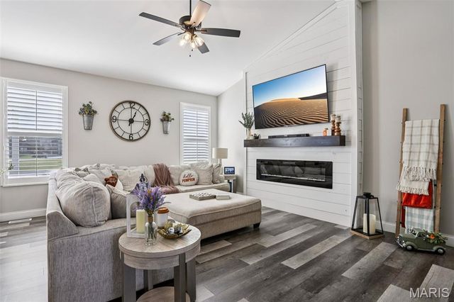 8446 Herrick Park Drive, Troy, IL 62294