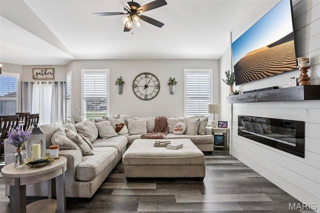 8446 Herrick Park Drive, Troy, IL 62294