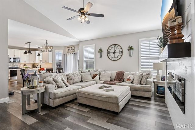 8446 Herrick Park Drive, Troy, IL 62294