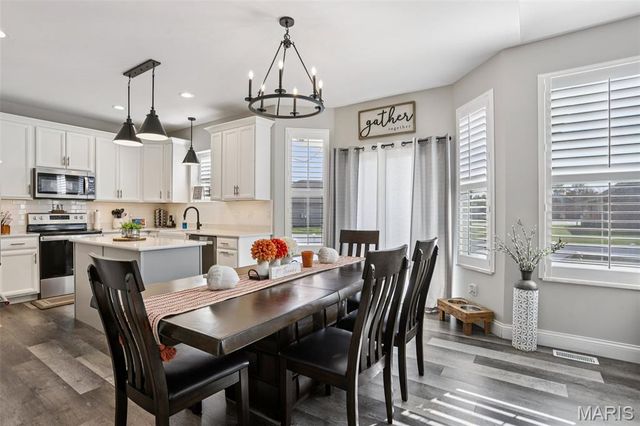 8446 Herrick Park Drive, Troy, IL 62294