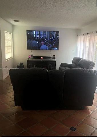 1045 NW 126th Pl, Miami, FL 33182