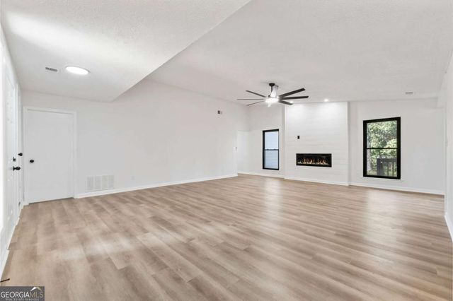 9383 Woodknoll Way, Jonesboro, GA 30238