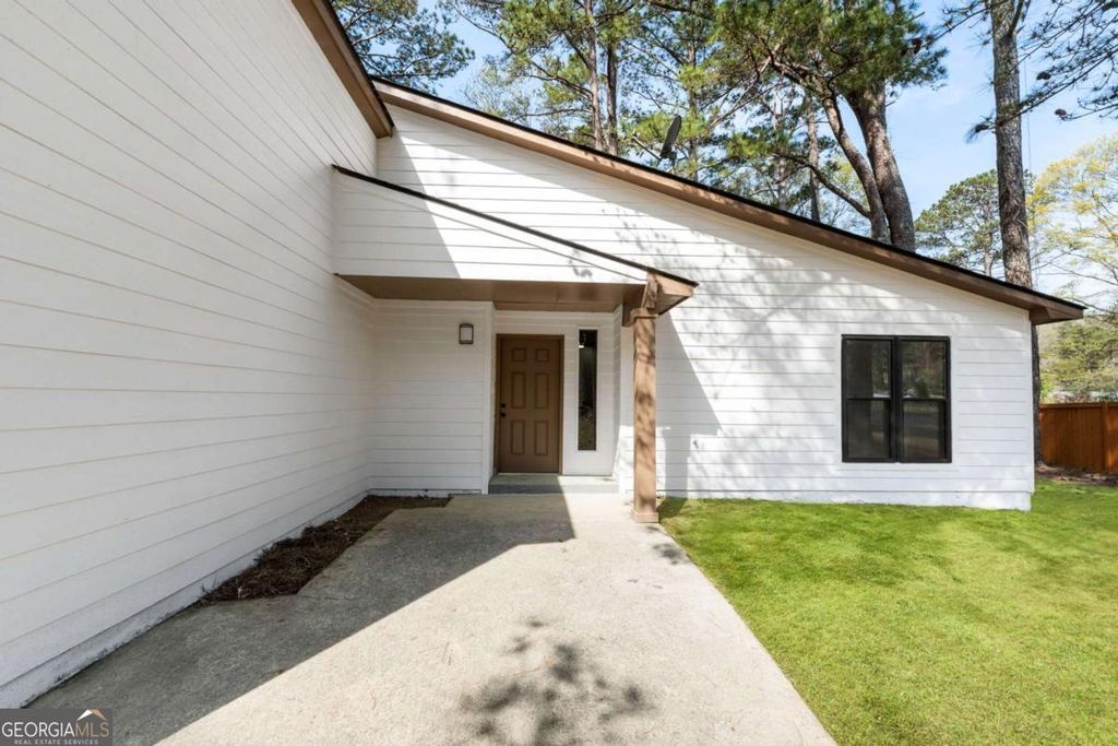 9383 Woodknoll Way, Jonesboro, GA 30238