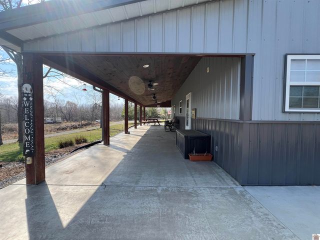 18 Goose Bay Drive, Benton, KY 42025