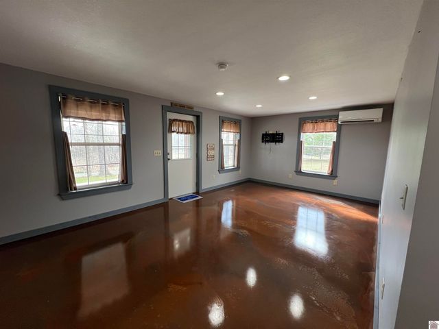 18 Goose Bay Drive, Benton, KY 42025