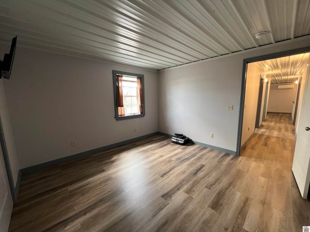 18 Goose Bay Drive, Benton, KY 42025