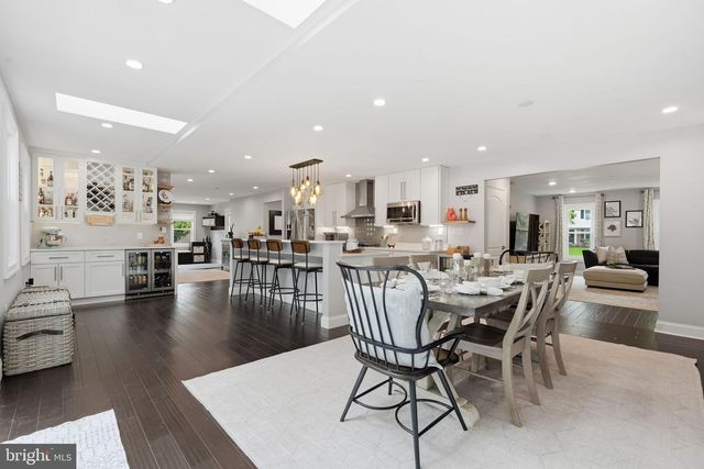 8803 LIBERTY LN, Potomac, MD 20854