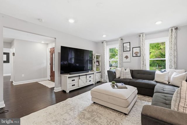 8803 LIBERTY LN, Potomac, MD 20854