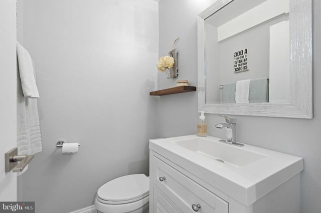 8803 LIBERTY LN, Potomac, MD 20854
