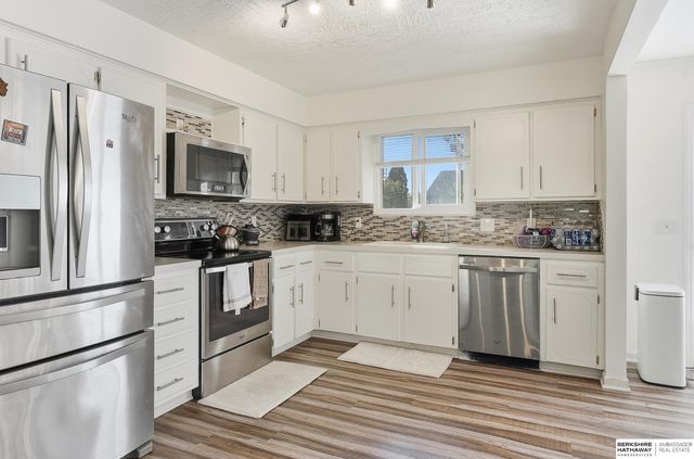 8624 N 81st Avenue, Omaha, NE 68122