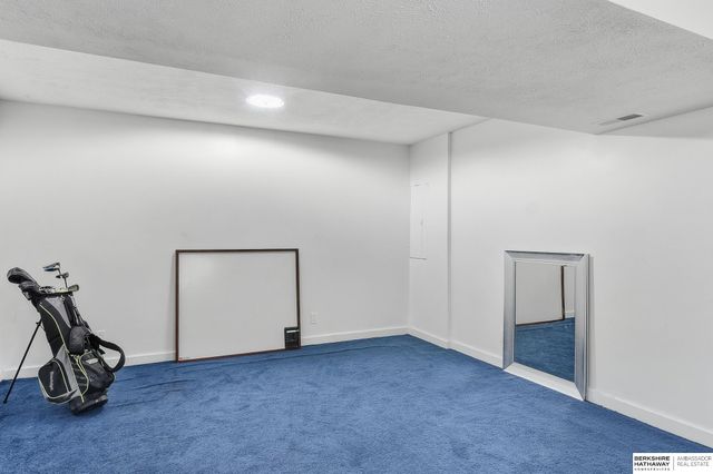 8624 N 81st Avenue, Omaha, NE 68122